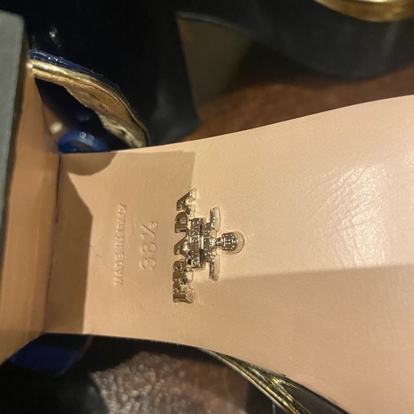 Like new Prada heels - Picture 3 of 5